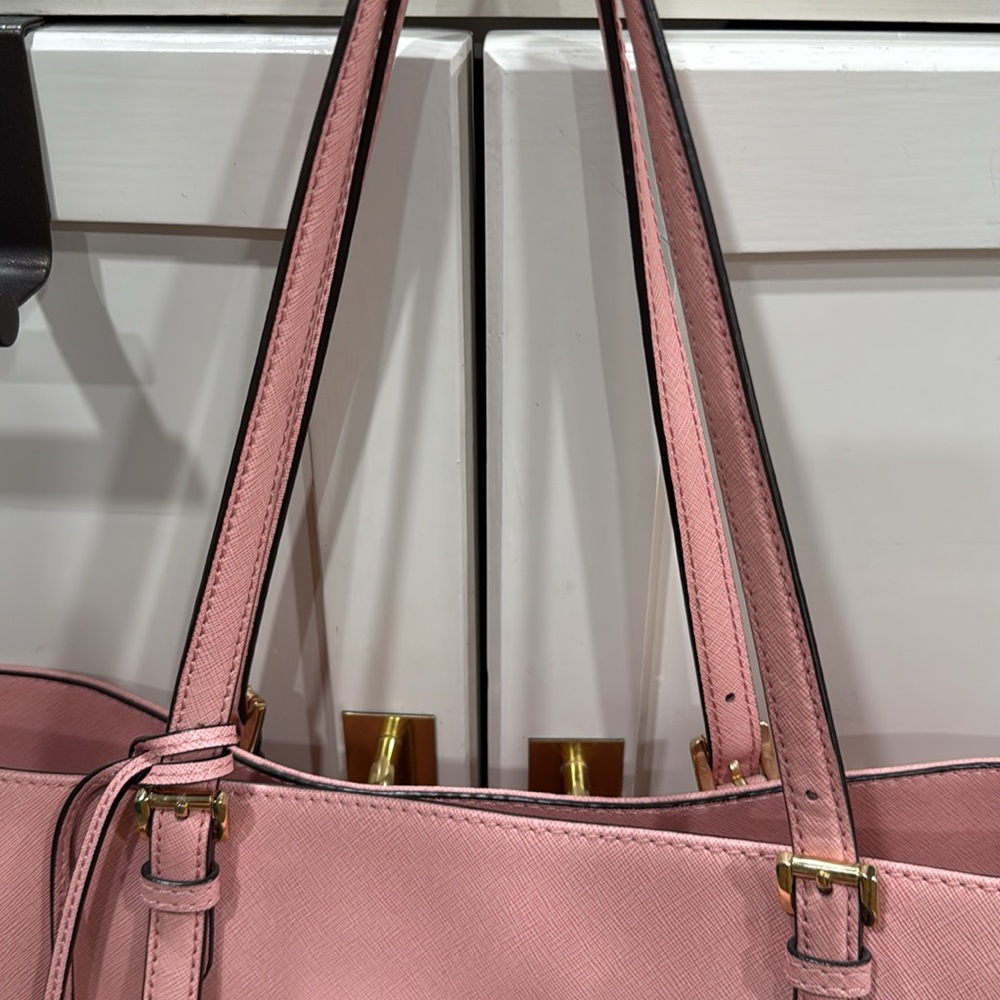 Michael Kors (MK) Pink Bag
Gently used great for work or play - Picture 4 of 15